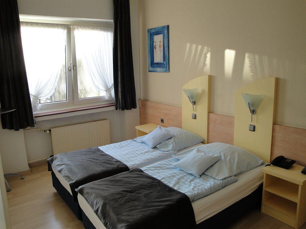 Hotel Am Wehrhahn Düsseldorf Extérieur photo